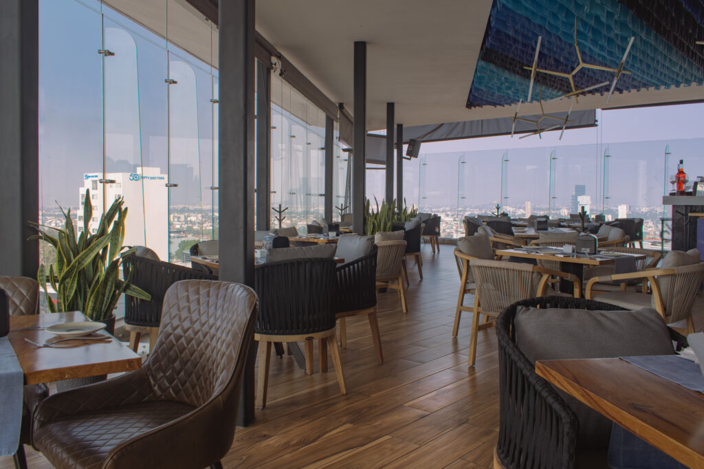 Diseño de interiores por Luzlantana Interiorismo Restaurante Casa Luz Rooftop Ciudad de Puebla Colonia La Paz